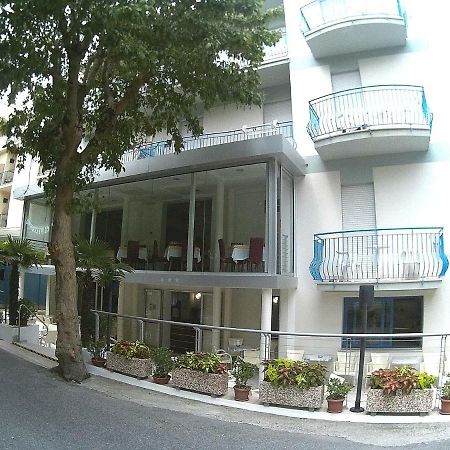 Hotel Azzurro Cattolica Buitenkant foto