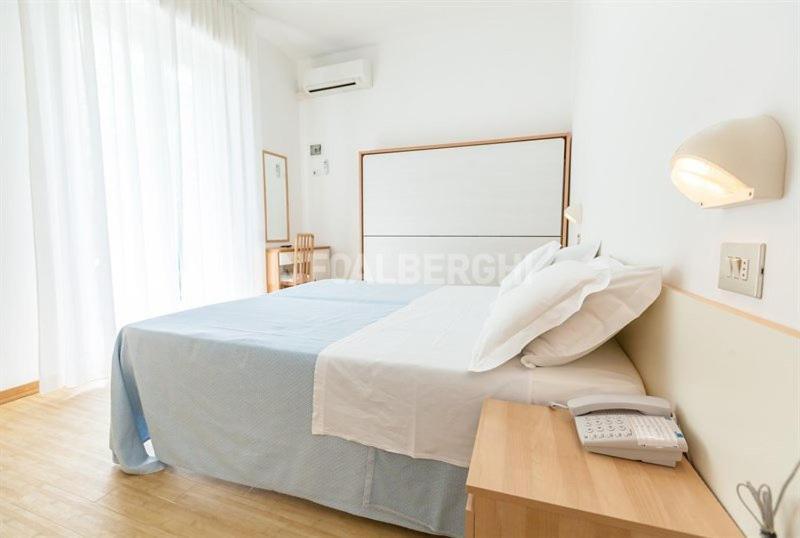 Hotel Azzurro Cattolica Buitenkant foto