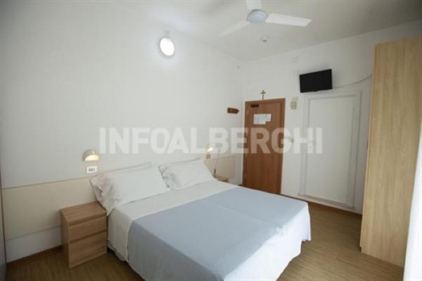 Hotel Azzurro Cattolica Buitenkant foto