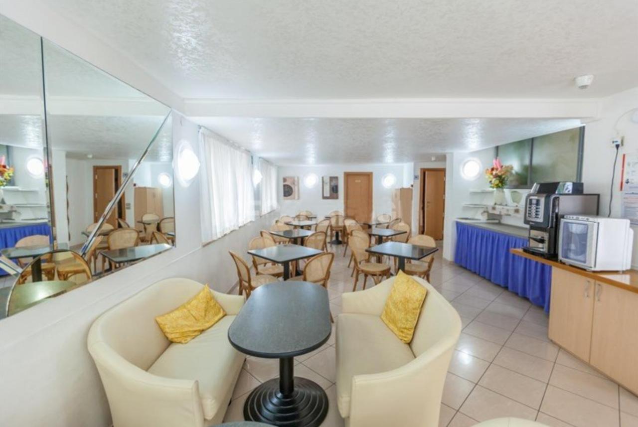 Hotel Azzurro Cattolica Buitenkant foto