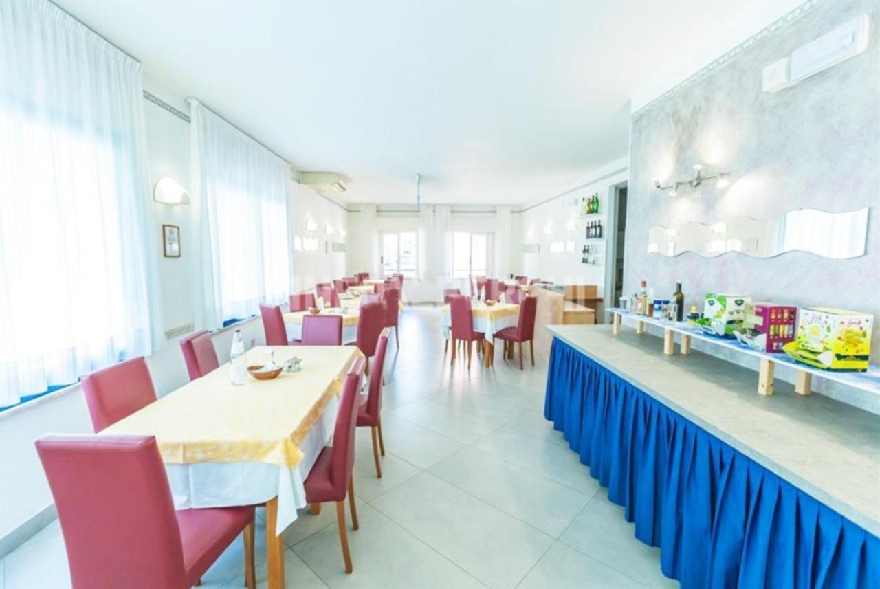 Hotel Azzurro Cattolica Buitenkant foto