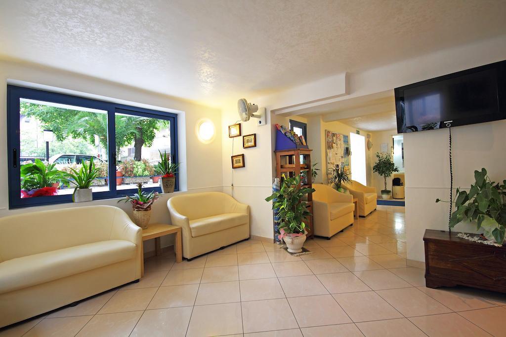 Hotel Azzurro Cattolica Buitenkant foto