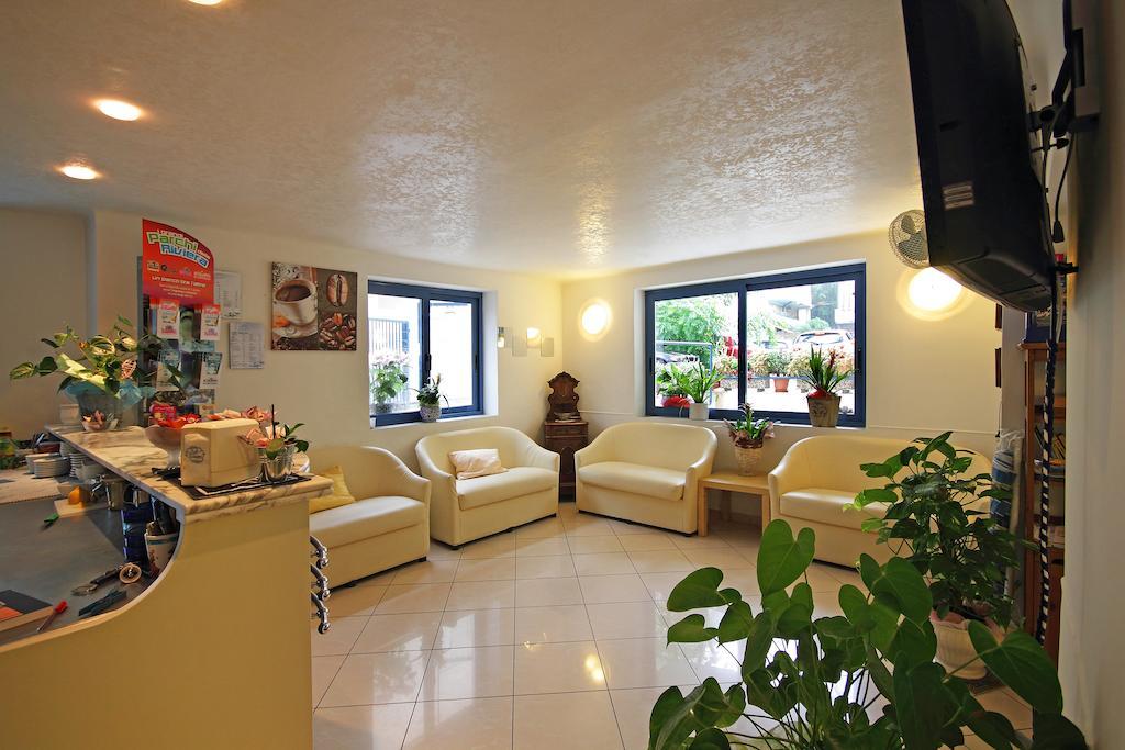 Hotel Azzurro Cattolica Buitenkant foto