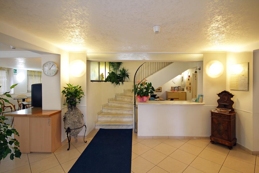 Hotel Azzurro Cattolica Buitenkant foto