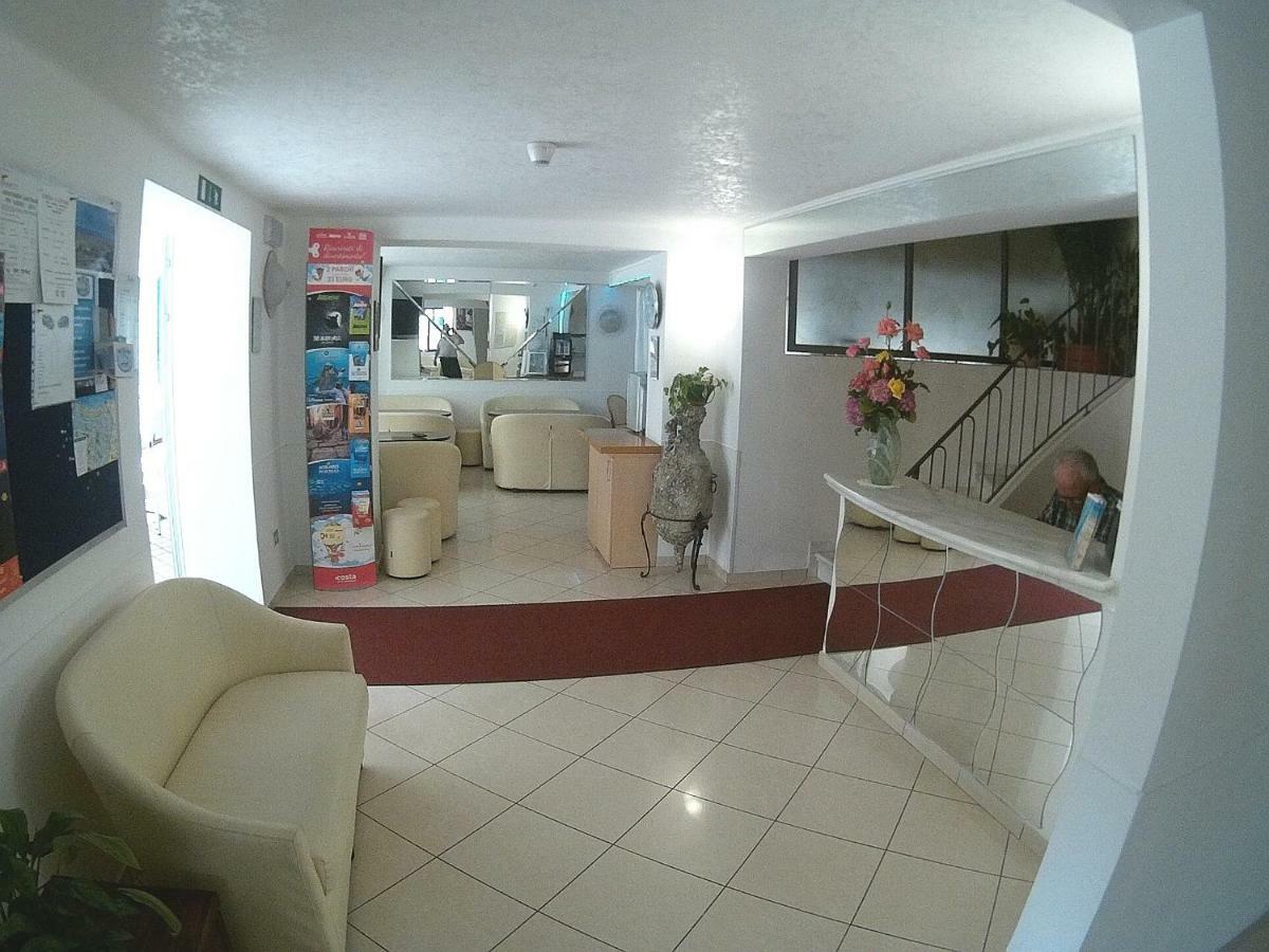 Hotel Azzurro Cattolica Buitenkant foto