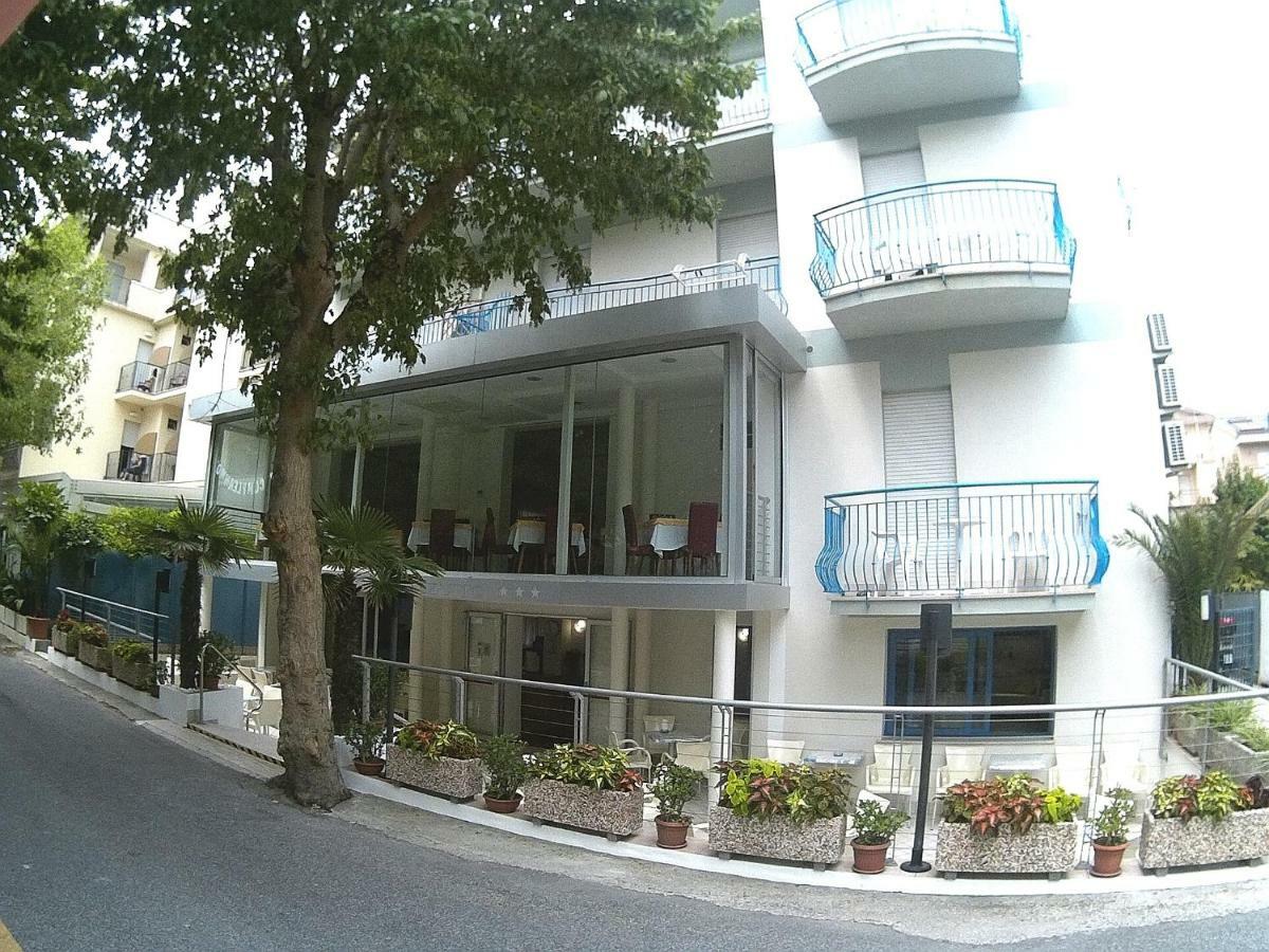 Hotel Azzurro Cattolica Buitenkant foto